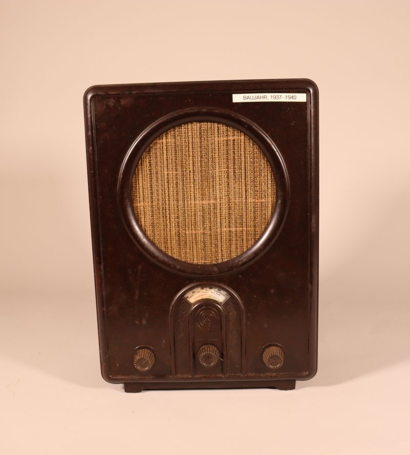 Vintage Radio: Braunes Bakelit-Radio, Baujahr 1937-1940, Sammlerstück.
